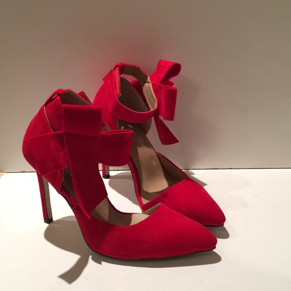 Red bow pump - Picture 2 of 4